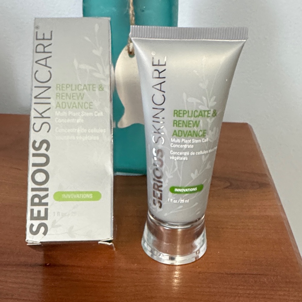 NEW! 1oz.Serious Skincare Replicate & Renew Advance Serum - Silver/Green Accents